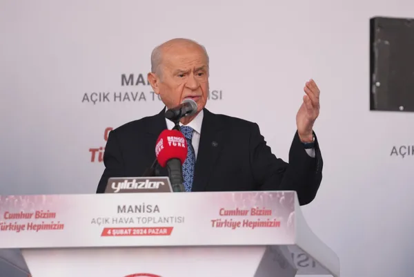 mhpnin-manisa-mitingi-devlet-bahceliden-onemli-aciklamalar-1707057225444.jpg MHP lideri Devlet Bahçeli'den İzmir'deki taksici katiliyle ilgili 'vatandaşlıktan çıkarılsın' önerisi - 7
