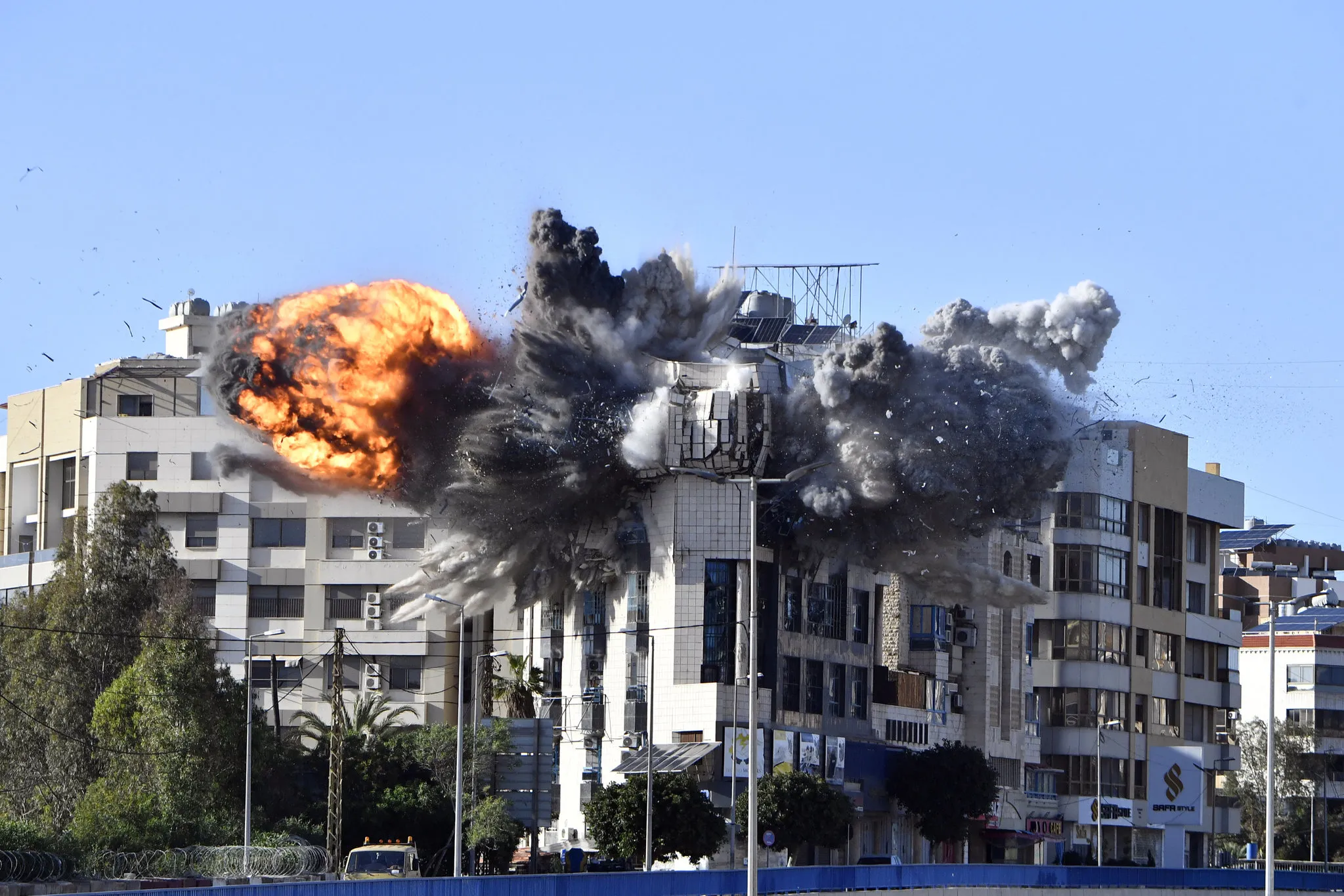 CANLI | Beyrut’ta dakikalar içinde yeni saldırılar bekleniyor