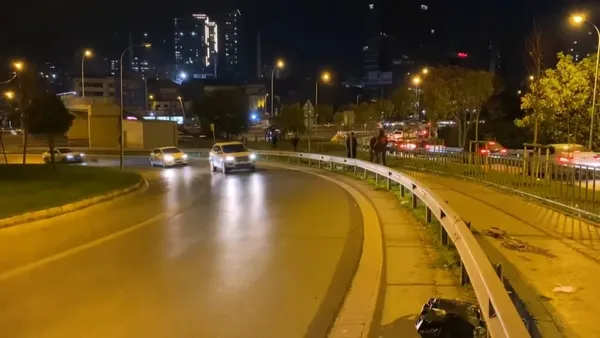 bosanmayi-hazmedemedi-uskudarda-sokak-ortasinda-kursun-yagmuru-1636873005700.jpg Boşanmayı hazmedemedi! Üsküdar’da sokak ortasında kurşun yağmuru - 3