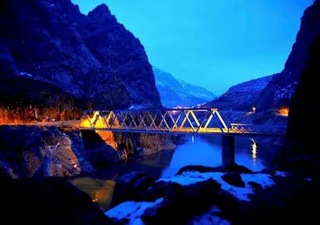 Bir araç Erzincan'da Karasu Nehrine düştü! 4 kişi hayatını kaybetti