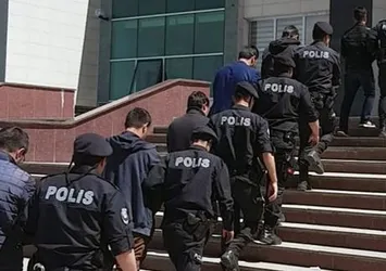 5 rütbeli asker FETÖ'den tutuklandı