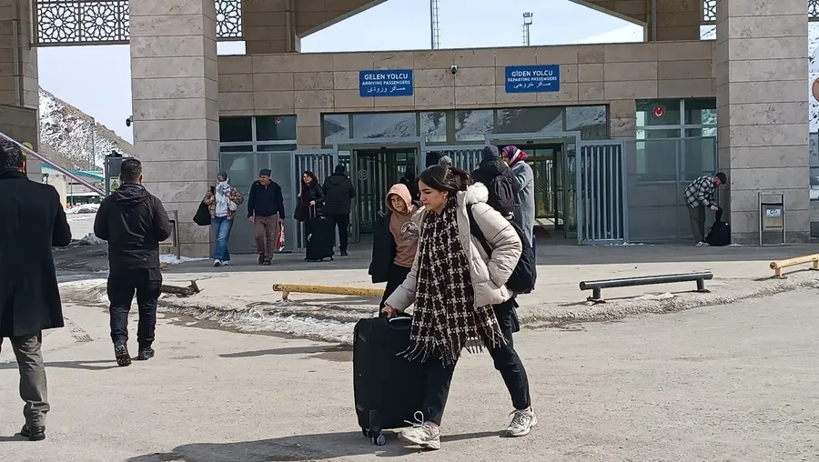 turkiye-iran-hattinda-ust-duzey-teyakkuz-dunyanin-guvenli-limani-turkiye-1772951411474.jpg Türkiye-İran hattında üst düzey teyakkuz! Dünyanın güvenli limanı Türkiye - 3