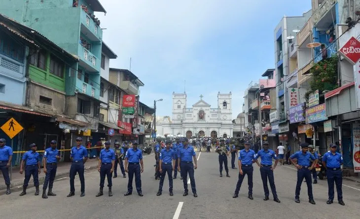 Sri Lanka'da art arda patlamalar