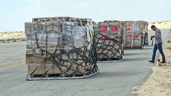Türkiye’den Gazze’ye ilk insani yardım
