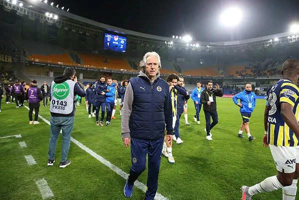 jorge-jesus-fenerbahceden-ayrildigini-duyurdu-1686518408630.jpg Jorge Jesus Fenerbahçe'den ayrıldığını duyurdu - 1