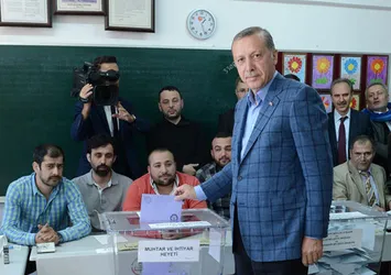 Türkiye referanduma gidiyor