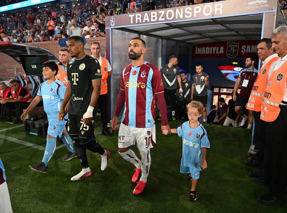 trabzonspor-turu-macaristana-birakti-firtina-ferencvarosa-1-0-maglup-oldu-1787252771518.jpg Trabzonspor turu Macaristan'a bıraktı! Fırtına Ferencvaros'a 1-0 mağlup oldu - 5