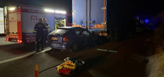Bursa’da feci kaza! Otomobil kamyonun altına girdi: 1 ölü 1 ağır yaralı
