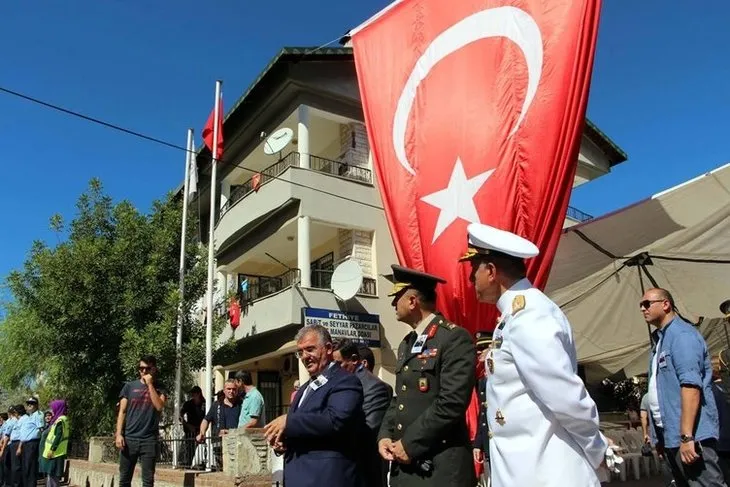 HDP’lilerin elini sıkmayan Özgür Nuhut kimdir, kaç yaşında, nereli?
