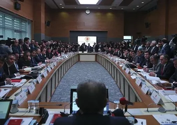 Anayasa teklifinin ilk 2 maddesi kabul edildi