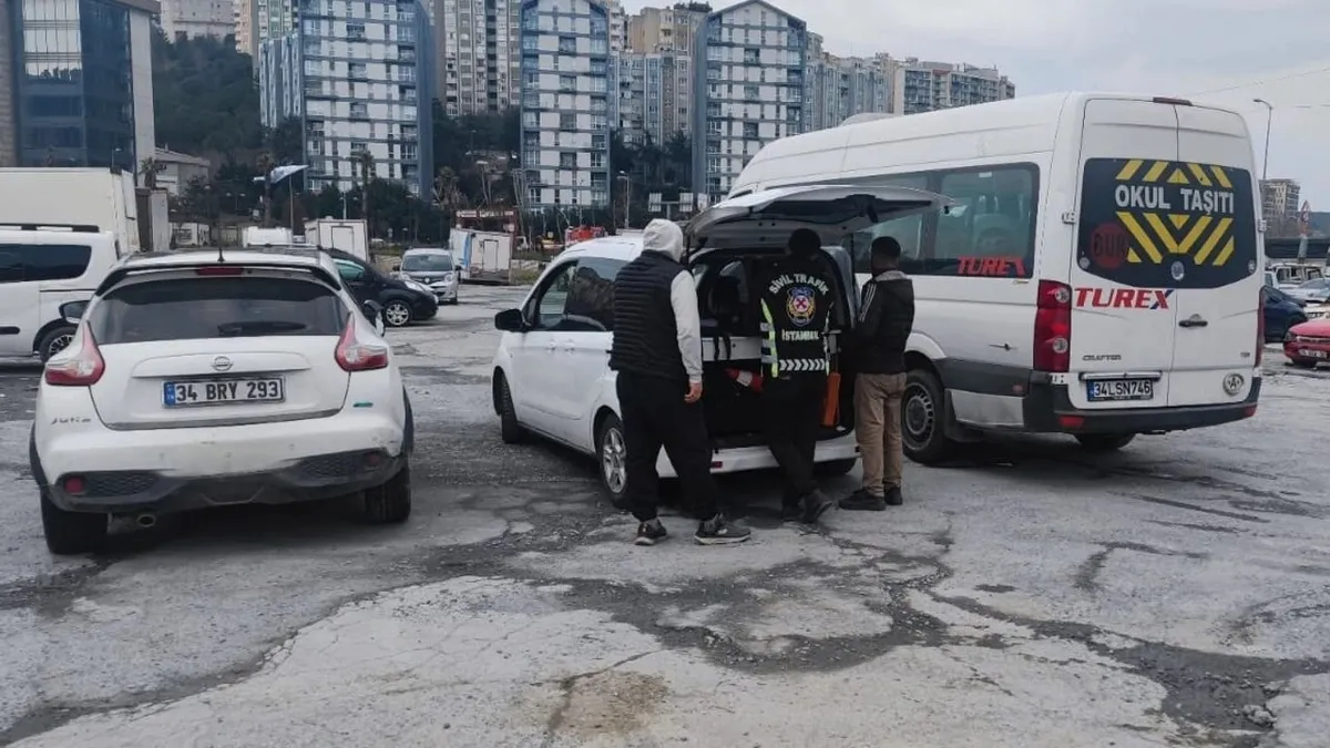 Kağıthane'de trafikte kavga eden 2 sürücüye para cezası