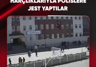 HARÇLIKLARIYLA POLİSLERE JEST YAPTILAR