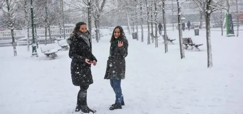 İstanbul beyaza bürünecek ❄️Avrupa'dan İstanbul'a tarihli kar uyarısı | Atkı ve bereleri hazırlayın ⛄ Yeni dalga geliyor radara yansıdı