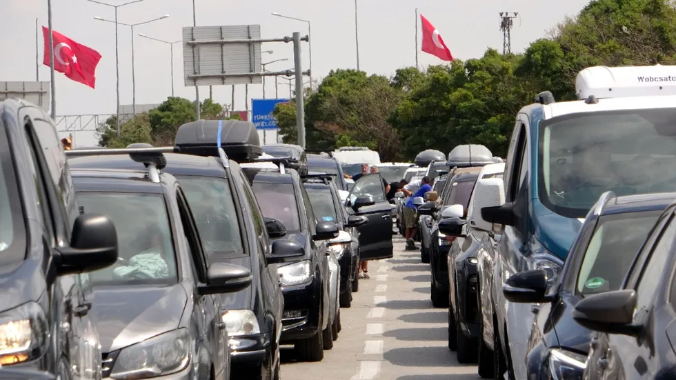 Kapıkule’de son 3 yılın araç çıkış rekoru! Gurbetçi dönüşünde yoğun trafik - 5