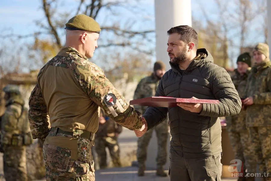 Ukrayna Devlet Başkanı Zelenskiy Herson'u ziyaret etti! Askerlerle buluştu 12