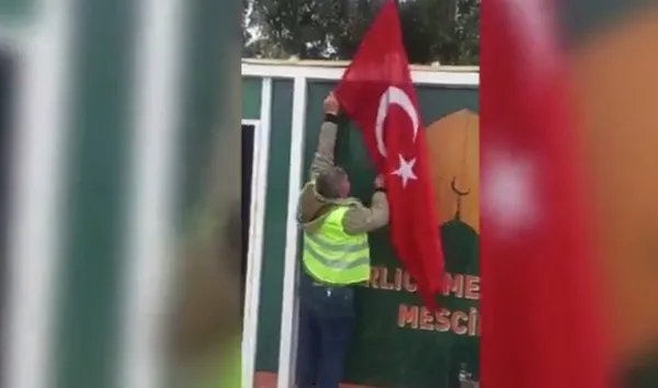 Hatay Valiliği: Hatay Büyükşehir Belediyesi personelince Türk bayrakları kaldırıldı! Olay hakkında soruşturma başlatıldı - 1