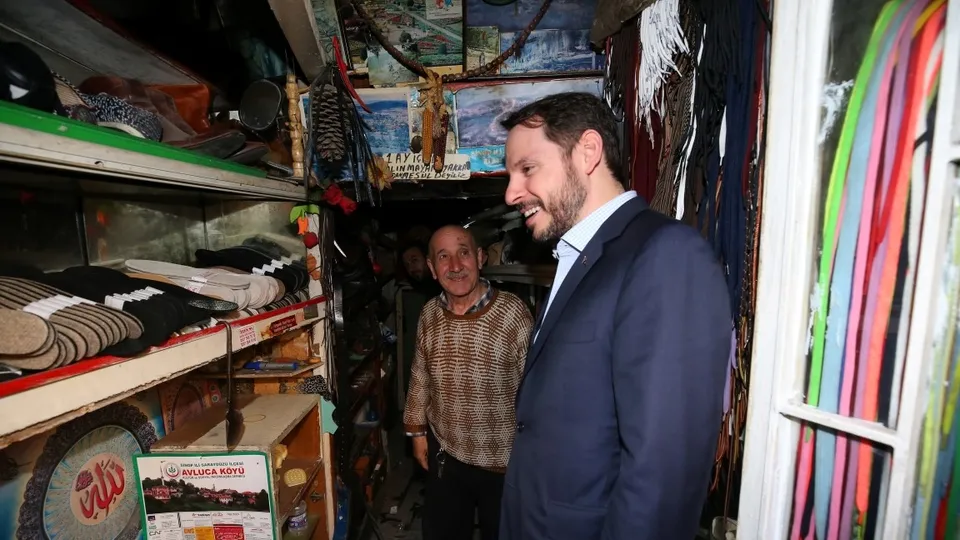 Bakan Albayrak'a Üsküdar'da sevgi seli
