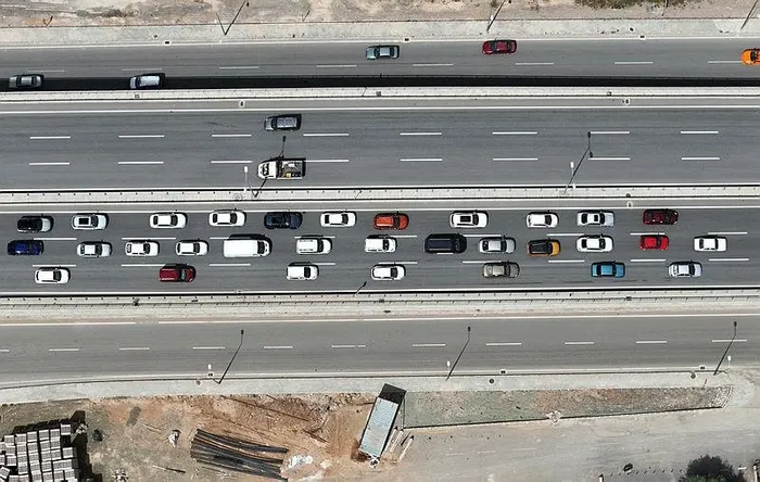 1718372621339.jpeg Kırıkkale'deki kilit kavşakta Kurban Bayramı yoğunluğu! 43 ilin geçiş noktasında kilometrelerce kuyruk - 3