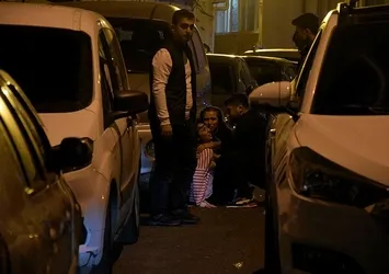 Beyoğlu'nda kan donduran olay! Yakınları sinir krizi geçirdi! Bipolar şahıs önce eşini ardından kendisini öldürdü