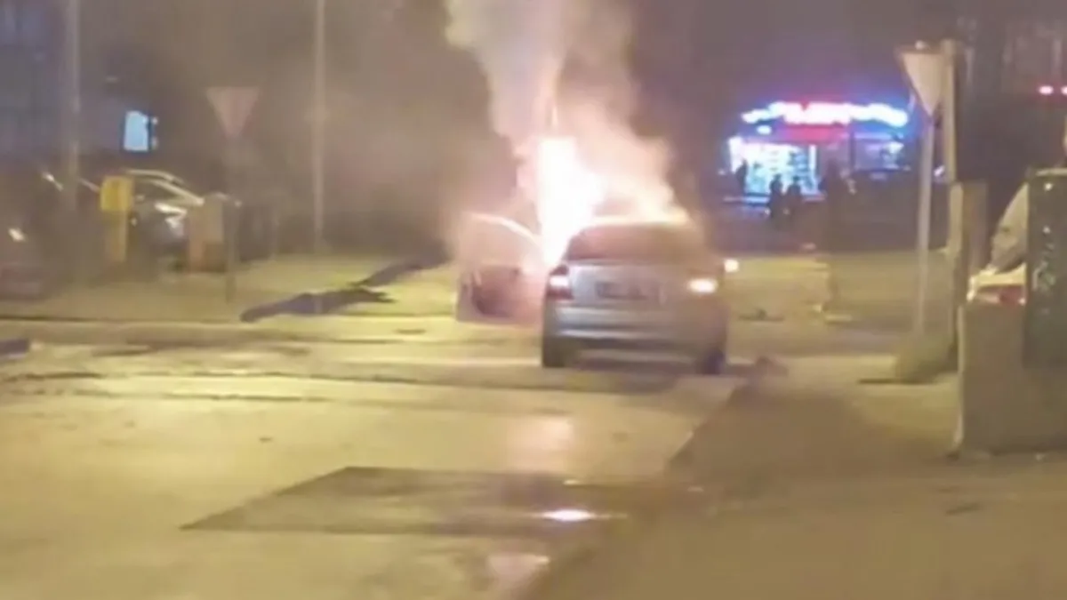 Düzce'de otomobil motorunda alevler yükseldi: Araç küle döndü