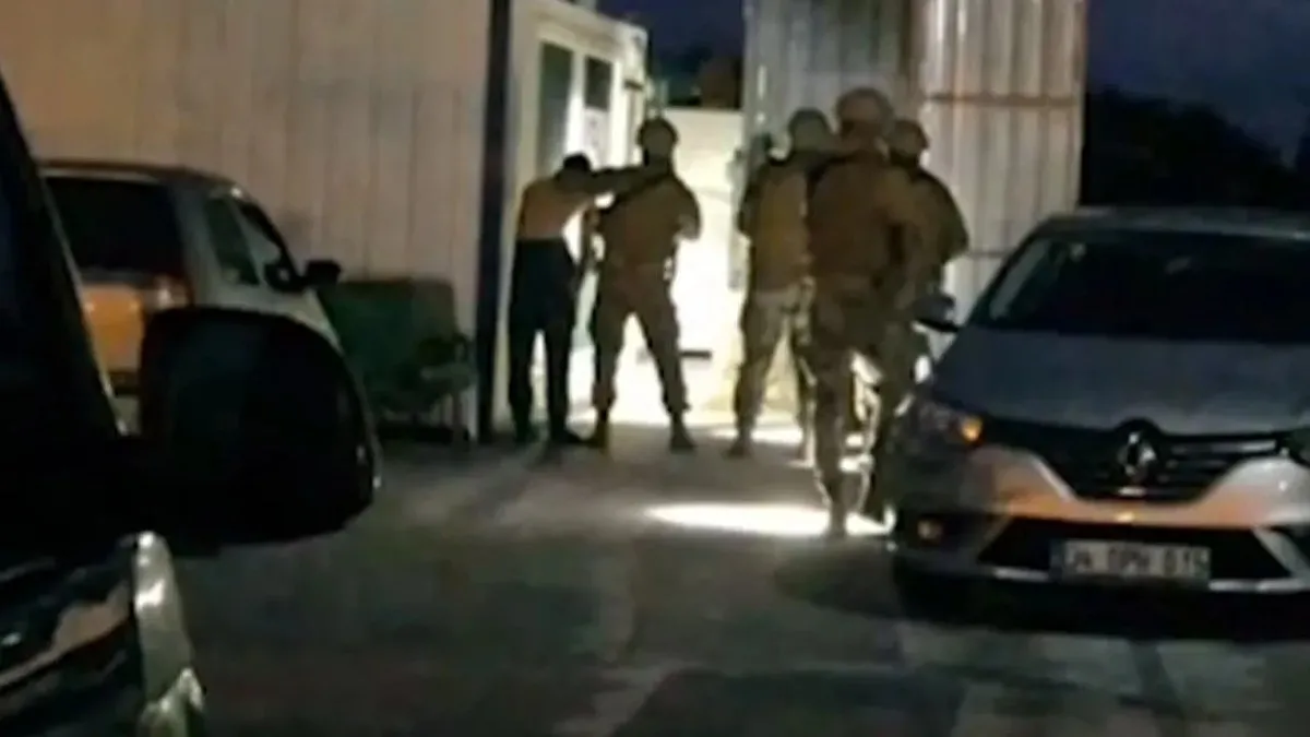 Tehditle para isteyen 4 şüpheli tutuklandı