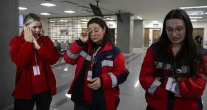 Kalpleri ve akılları deprem bölgesinde kaldı!