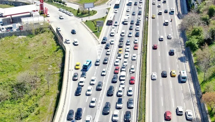 Son dakika: 82 saatlik kısıtlama öncesi İstanbul'da trafik kilit - 3