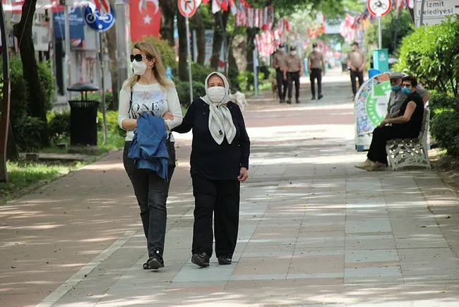 Kocaeli’de maske takmak zorunlu hale getirildi - 3