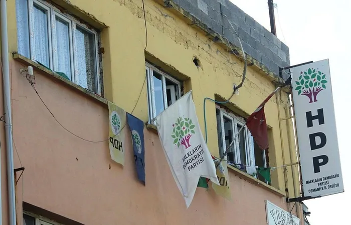 Polisten Osmaniye HDP İl Binasına operasyon: Cebrail Mutlu gözaltına alındı - 1