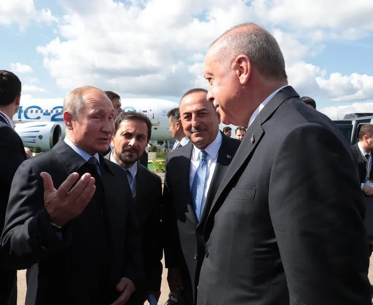 Başkan Erdoğan ve Putin SU-57'nin başında incelemelerde bulundu