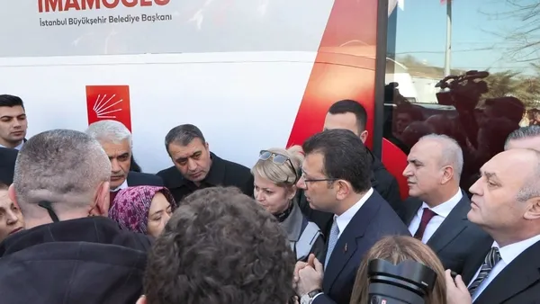 chpli-ibb-baskani-ekrem-imamogluna-sultangazide-vatandaslardan-yol-tepkisi-1708607275559.jpeg CHP'li İBB Başkanı Ekrem İmamoğlu'na Sultangazi'de vatandaşlardan yol tepkisi - 1