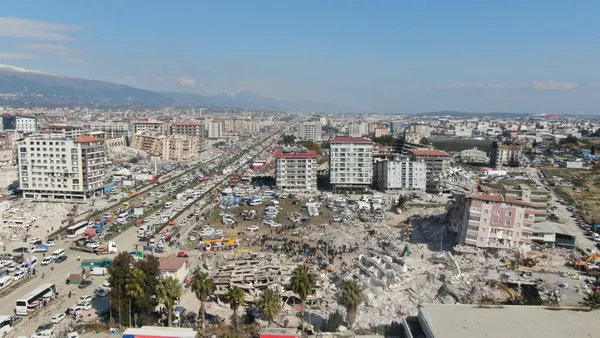 Asrın felaketinde 10 ili vuran deprem bölgelerindeki kamu çalışanları için genelge Resmi Gazete'de yayımlandı - 2