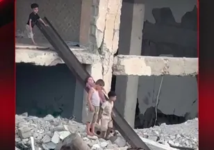 YAŞAMA TUTUNMAYA ÇALIŞMAK...