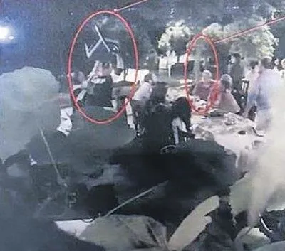 1639109199144.jpeg Mehmet Ali Erbil'e sandalye ile saldırdı! Samimi sohbet kavgaya dönüştü - 3