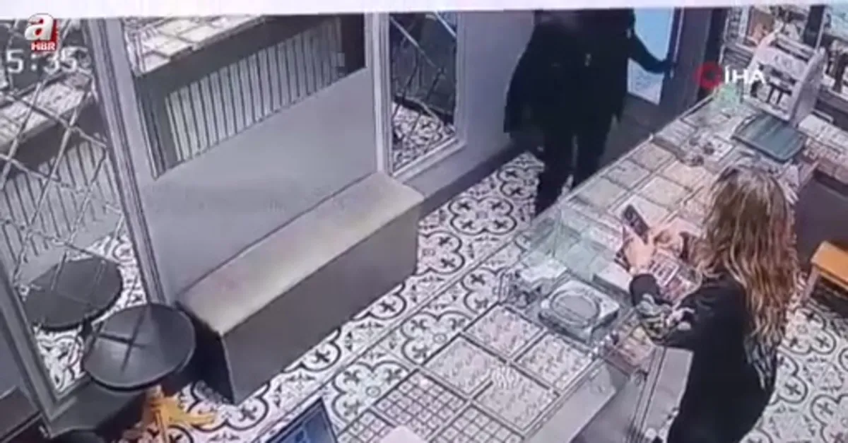 Balıkesir'de kuyumcuyu soyma girişimi!