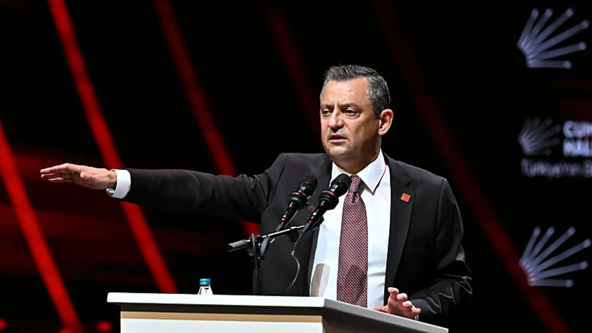 CHP kurultayında neler yaşandı? Özel'e karşı 'kaldır elini' mesajı