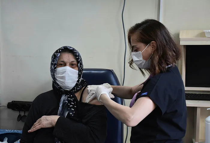 Son dakika: Sağlık Bakanlığı son verileri duyurdu: Yılın en kısa gündüzünde 755 bin 20 doz aşı yaptık
