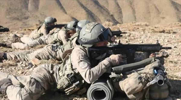 pkk-erimeye-devam-ediyor-4-terorist-daha-teslim-oldu-1620226688415.jpg PKK erimeye devam ediyor! 4 terörist daha teslim oldu - 1