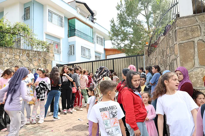 Duyan kuyruğa girdi! Adana'da bayram harçlığı izdihamı - 4