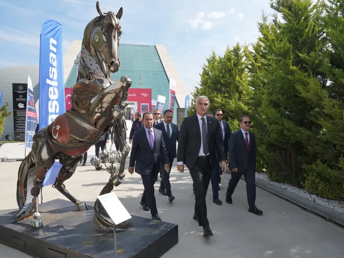 ankara-kultur-yolu-festivali-etkinlik-programi-2026-1789810364918.jpeg Teknolojik üretimden kalan malzemeler de farklı sanat eserlerine dönüştürüldü.