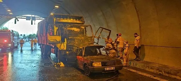 Son dakika: İzmir- Aydın Otoyolu'nda katliam gibi kaza! Kamyonun çarptığı otomobil alev aldı: 4 kişi yanarak öldü - 1