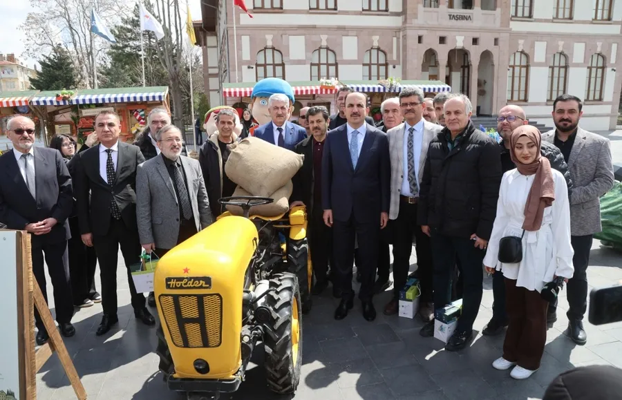 baskan-altay-konyamizin-bereketli-topraklarini-yarinlara-tasiyacagiz-1775482874618.jpeg Başkan Altay: Konya’mızın bereketli topraklarını yarınlara taşıyacağız - 1