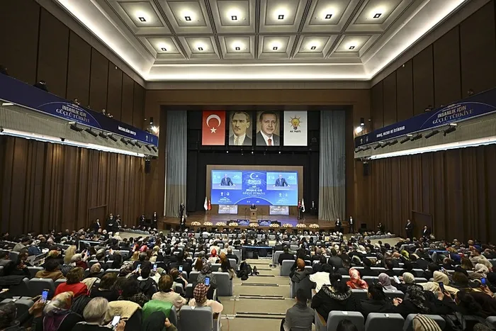 baskan-erdogan-suriye-sonrasi-sira-filistinde-zafer-marslarini-terennum-edecegiz-1765281562826.jpeg Erdoğan konuşmasında Filistin özelinde de önemli mesajlar verdi (AA)