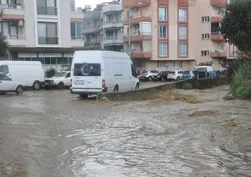 İzmir’de sağanak baskını: Ödemiş göle döndü