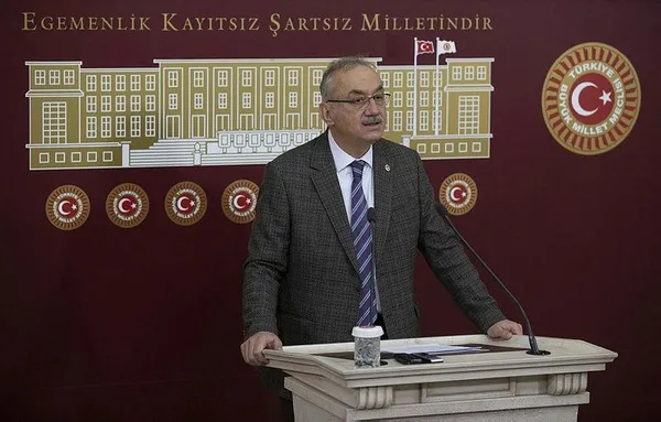 iyi-parti-ve-chp-arasindaki-tezkere-krizi-suruyor-faik-oztraktan-ihanet-savunmasi-1635789328876.jpeg İYİ Parti ve CHP arasındaki tezkere krizinde yeni perde! Faik Öztrak'tan 'ihanet' savunması - 5