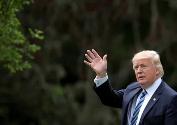 Trump'tan Macron'a tebrik