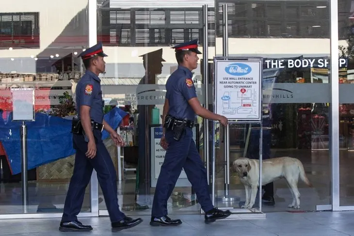 Filipinler’de alışveriş merkezinde onlarca kişi rehin alındı