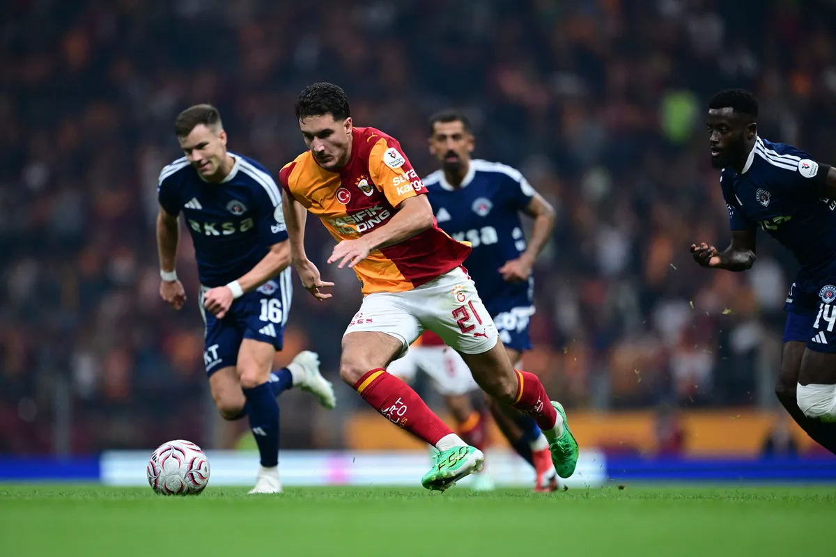 Galatasaray evinde Kasımpaşa'ya karşı son nefeste kazandı - 4