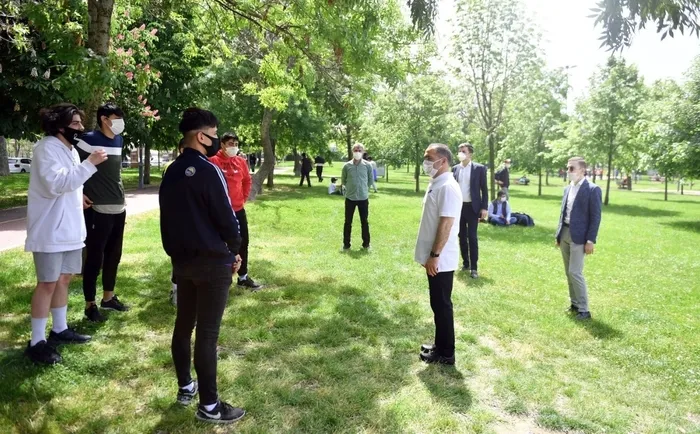 Hazine ve Maliye Bakanı Berat Albayrak’tan sokaklarımız gençlerimizle çok daha güzel mesajı