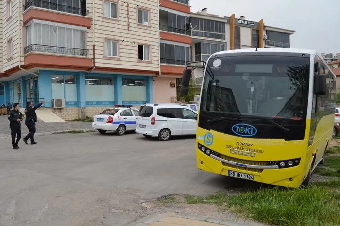 kan-donduran-olay-halk-otobusu-soforu-guzergahi-degistirmesini-isteyen-yolcunun-bicakli-saldirisina-ugradi-1714060882383.jpg Kan donduran olay! Halk otobüsü şoförü güzergahı değiştirmesini isteyen yolcunun bıçaklı saldırısına uğradı - 1